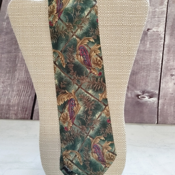 417 Van Heusen Silk Necktie Tie Vintage Filigree Green Gold Made in Mexico - Picture 4 of 7